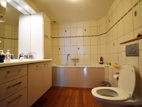 Salle de bains complète moderne