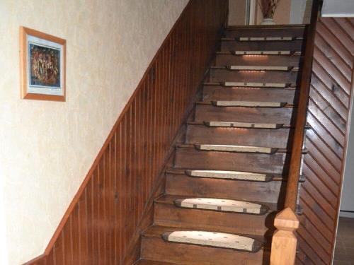 Escalier en chêne menant au premier étage
